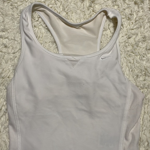 Nike tank top bundle - Picture 2 of 4